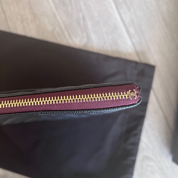 Authentic Chanel medium pouch - Picture 3 of 9